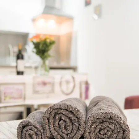 Le Chateau 4 Pers Ac Wifi Vecchia アパート *