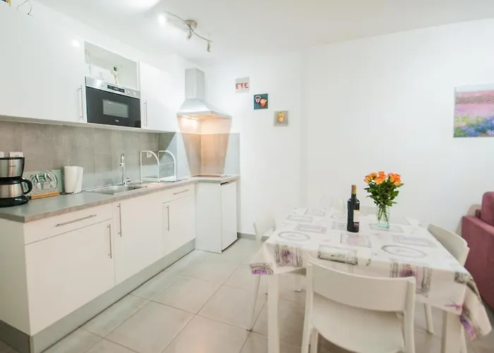 Apartment Le Chateau 4 Pers Ac Wifi Vecchia